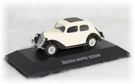 Škoda Rapid 901 Sedan bílá – DeAgostini 1:43
