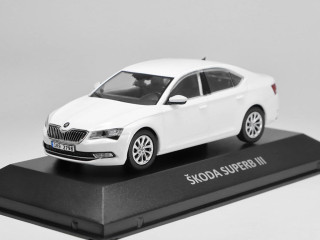 Škoda Superb III bílá – DeAgostini 1:43